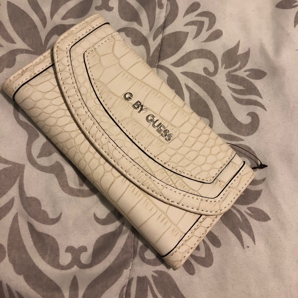 G by Guess white/cream wallet